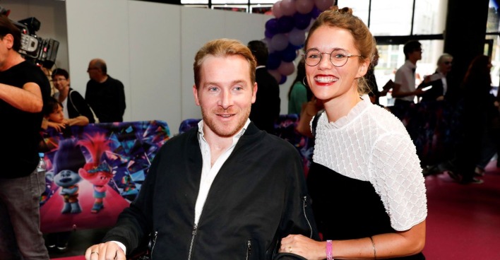 Samuel Koch mit Ehefrau Sarah Elena Timpe auf dem roten Teppich