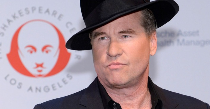 Val Kilmer wurde 2014 mit Kehlkopfkrebs diagnostiziert, einer seiner letzten öffentlichen Auftritte 2013.