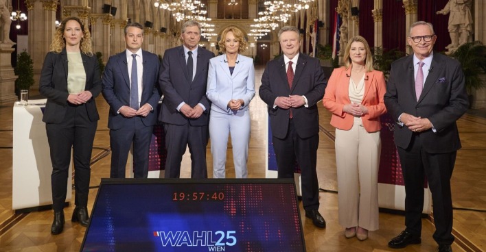 Spitzenkandidaten der Wien-Wahl 2025 bei der Elefantenrunde im Wiener Rathaus