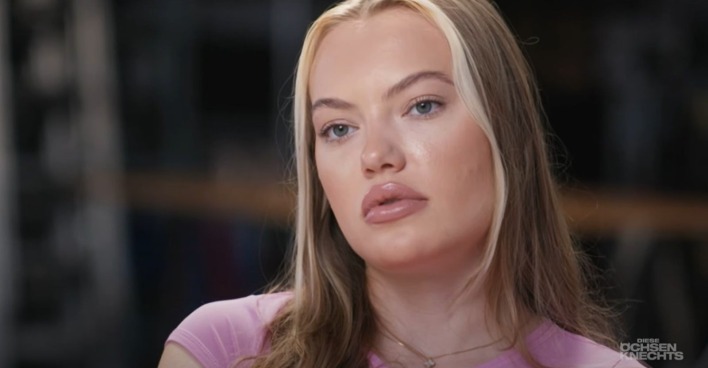 Cheyenne Ochsenknecht mit ernstem Gesichtsausdruck.