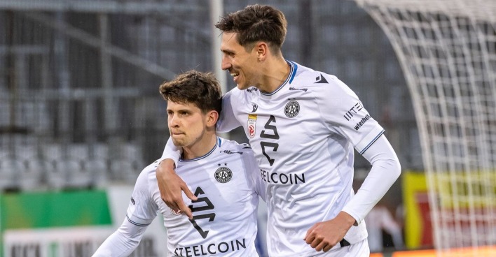 Tin Plavotic (FK Austria Wien) // Dominik Fitz (FK Austria Wien) feiert seinen Treffer zum 0:1 nach einem Elfmeter