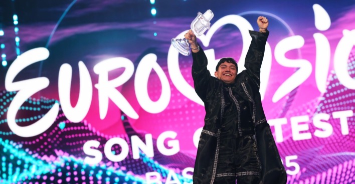 JJ alias Johannes Pietsch jubelt über seinen Sieg beim Eurovision Song Contest