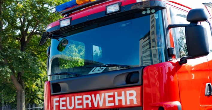 Feuerwehrwagen im Grünen