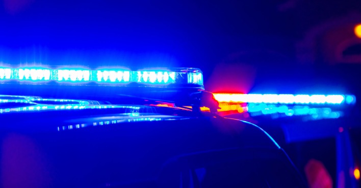 Symbolbild – Blaulicht auf Einsatzfahrzeugen der Polizei.