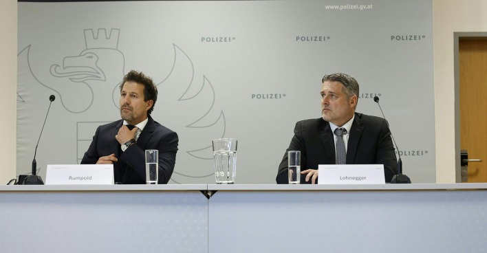 StA Graz-Sprecher Arnulf Rumpold und LKA Steiermark-Leiter Michael Lohnegger am Donnerstag, 12. Juni 2025, anlässlich einer Pressekonferenz zum aktuellen Ermittlungsstand nach dem Amoklauf in einer Schule in Graz mit zehn Todesopfern