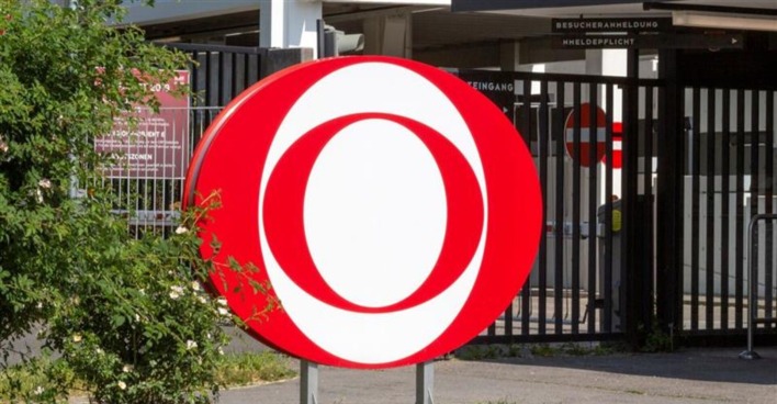 ORF-Logo auf einem runden Schild vor dem Eingang