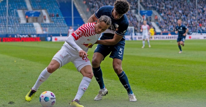 im Bild Xavi Simons (RB Leibzig, #20), Bernado (VfL Bochum, #05)