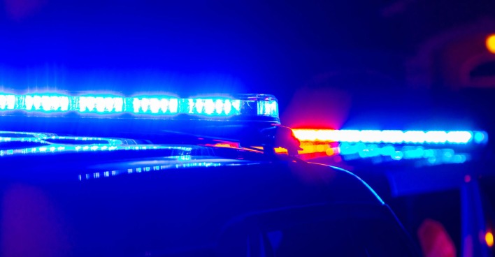 Blaulicht auf dem Dach von Polizeifahrzeugen