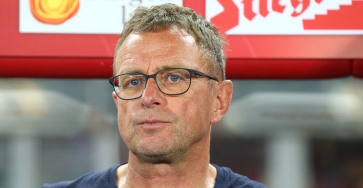 Ralf Ragnick mit Brille und ernstem Gesichtsausdruck