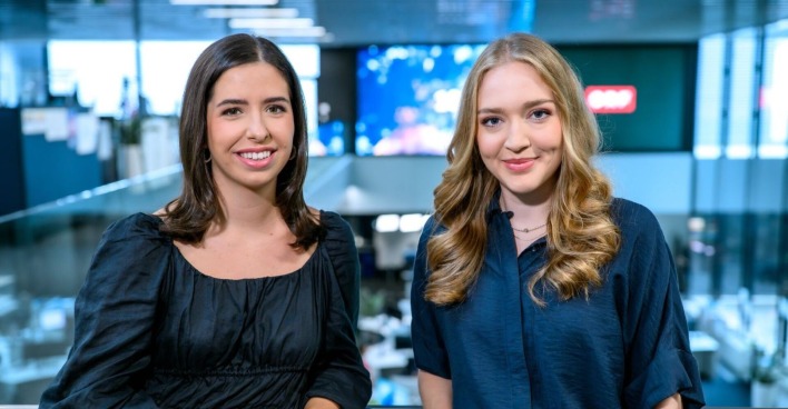 ZIB auf TikTok Im Bild: Sophie Ströbitzer, Ambra Schuster im Newsroom des ORF