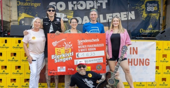 Foto Info: vlnr: Christine Brunhölzl vom Verein Auf Augenhöhe, Marco Pogo, Julia Broz (GF Wiener Frauenhäuser), Romeo Bissuti (Obmann White Ribbon Österreich), Billie Steirisch, Roman Gregory)