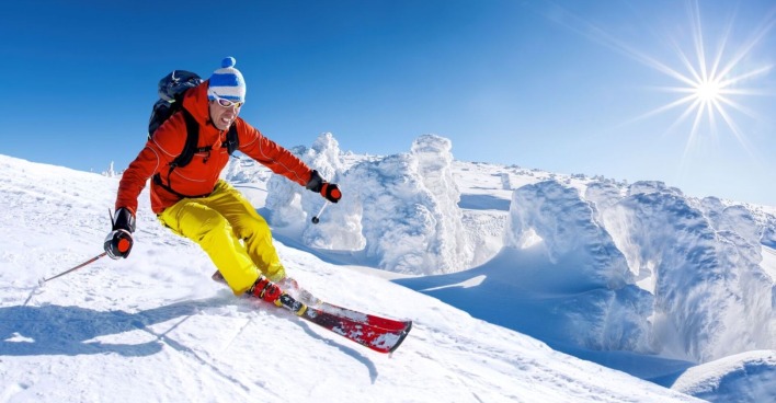 Ein Skifahrer auf der Piste