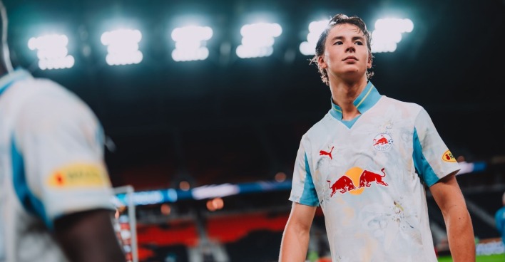 Red Bull Salzburg muss rund drei Monate auf Innenverteidiger John Mellberg wegen einer Knieverletzung verzichten.