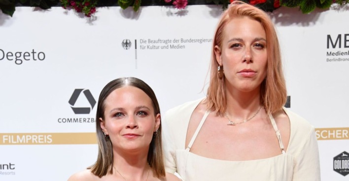 Jasna Fritzi Bauer und Katharina Zorn auf dem roten Teppich
