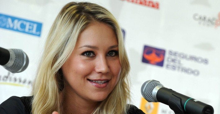 Anna Kournikova auf einer Pressekonferenz im kolumbianischen Bogota