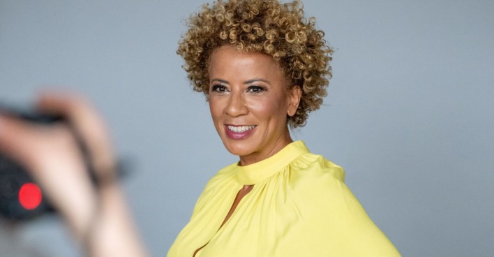 Arabella Kiesbauer bei einem Fotoshooting.