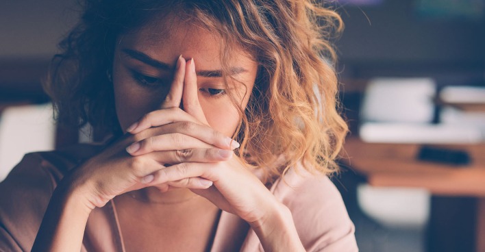 Frau ist erschöpft | Credit: iStock.com/MangoStar_Studio