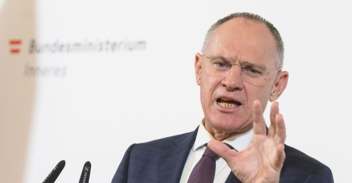 Innenminister Gerhard Karner (ÖVP) kündigt im Rahmen einer Pressekonferenz verstärkte Sicherheitsmaßnahmen an