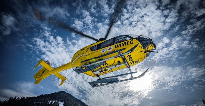 Foto des Rettungshubschraubers Christopherus 7 in der Luft