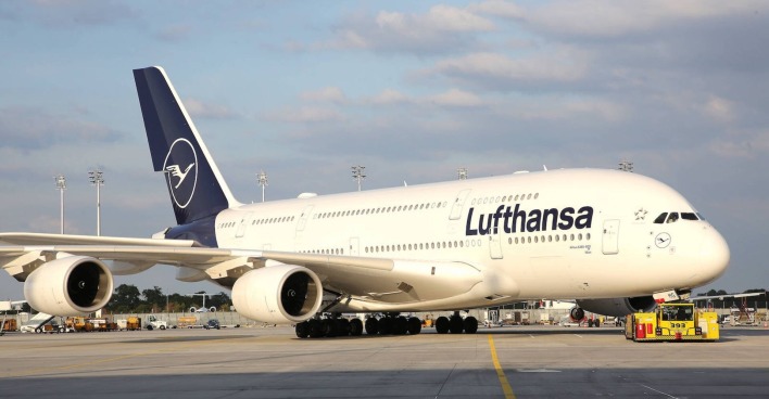 Lufthansa gibt der Zentrale künftig mehr Macht über Netz, Vertrieb und Vielfliegerprogramme.