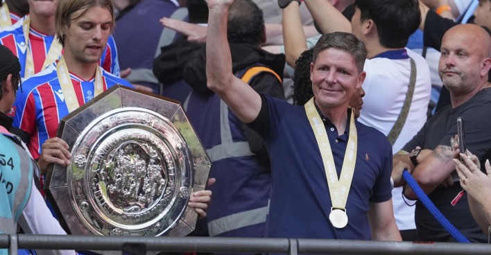 Für Oliver Glasner ist es nach dem FA-Cup-Triumph der zweite Titel binnen drei Monaten.