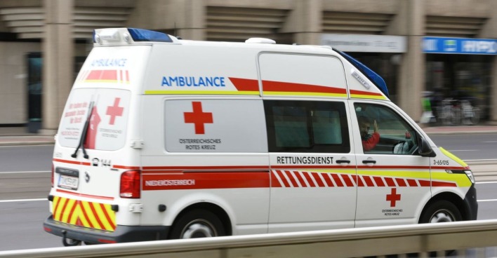Ein 18-Jähriger geriet in Lienz auf regennasser Fahrbahn auf die Gegenfahrbahn.