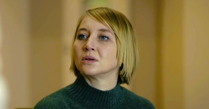Anna Maria Mühe mit ernstem Gesichtsausdruck
