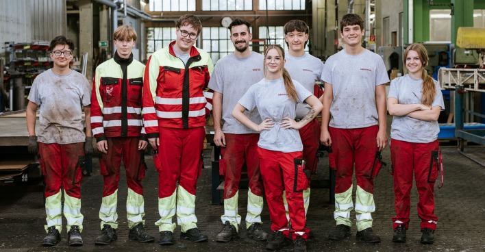 Gruppe von Lehrlingen posieren für ein Foto | Credit: Swisspearl