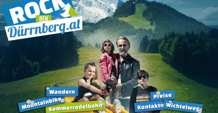 Mann mit Kindern vor der Kulisse einer bewaldeten Alm | Credit: Zinkenlifte Bad Dürrnberg