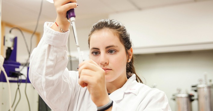 Schülerin im Labor | Credit: HLUW Yspertal
