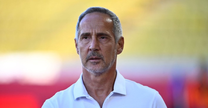 Trainer Adi Hütter bestätigte, dass die Reise um einen Tag verschoben wird.