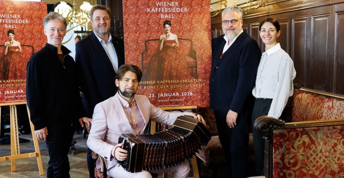 Organisatoren und Künstler des Kaffeesiederballs 2026 im Café Sperl