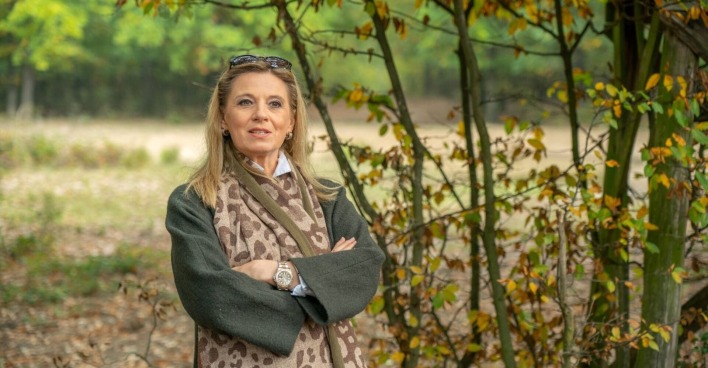 Christa Kummer im Wald