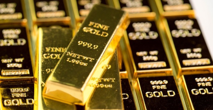 Goldbarren gestapelt – Symbolbild zur Goldpreis Prognose 2025 mit Rekorden über 3.800 Dollar und möglichen Anstieg bis 5.000 Dollar