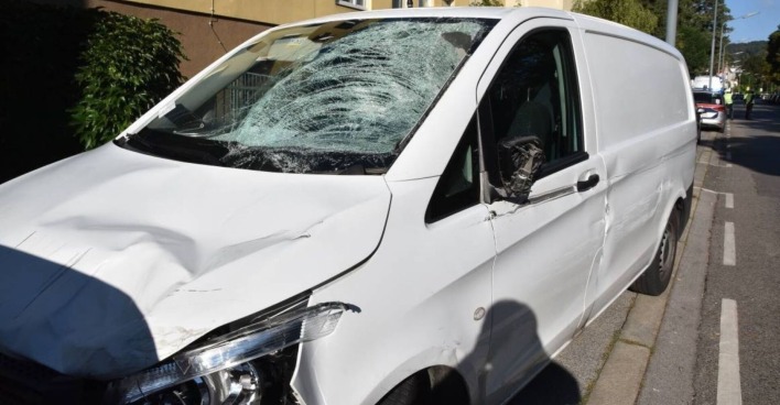 Unfallfahrzeug in der Krottenbachstraße
