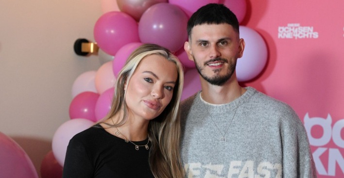 Cheyenne Savannah Ochsenknecht und Nino Sifkovitz mit rosa Luftballons