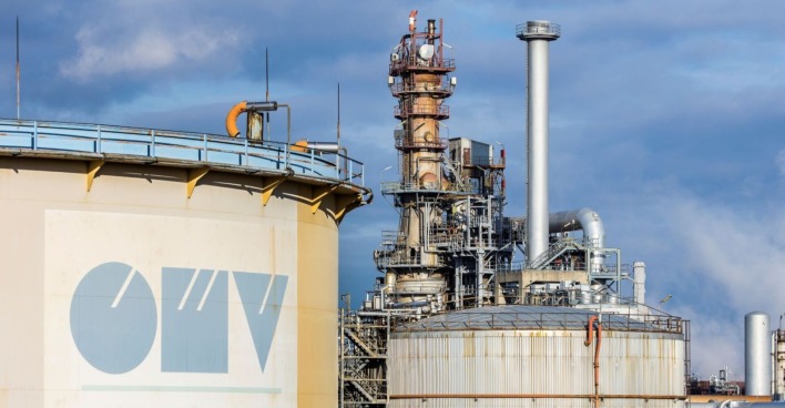 OMV Raffinerie in Wien-Schwechat mit Benzintanks
