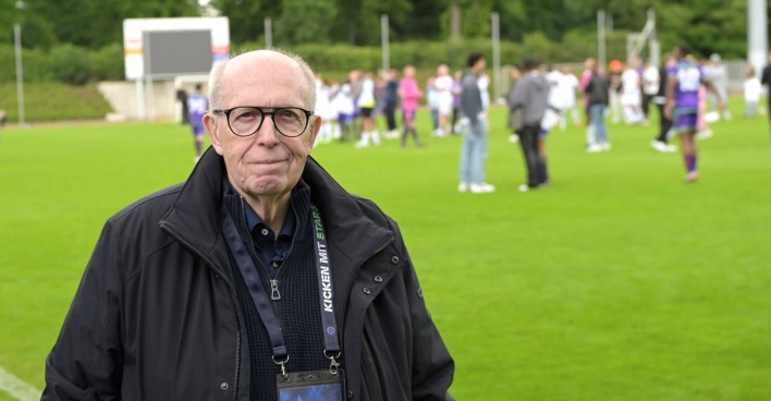ACT Benefiz-Fußballspiel 'Kicken mit Stars' in Hannover -- Reiner Calmund beim Benefiz-Fußballspiel 'Kicken mit Stars' im Eilenriedestadion
