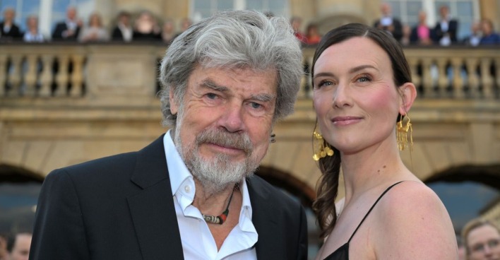 Reinhold Messner und Diane Messner posieren zusammen