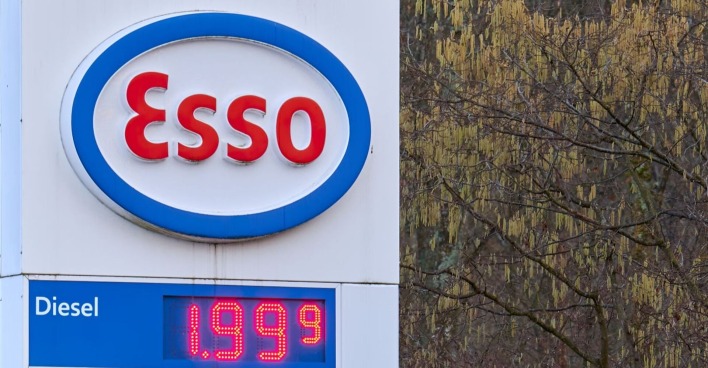 Bild einer Preistafel einer deutschen Esso Tankstelle, welche ausgesprochen hohe Tankpreise zeigt
