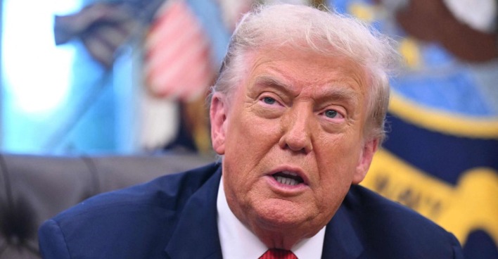 Donald Trump spricht im Weißen Haus über neue US-Zölle auf Arzneimittel, Möbel und schwere Lastwagen ab Oktober 2025.