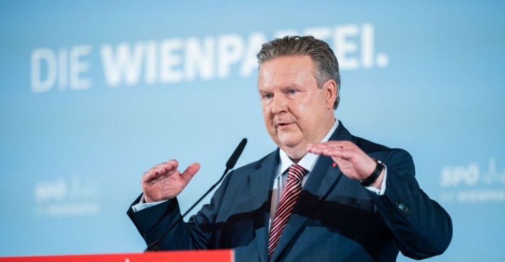Michael Ludwig, Bürgermeister von Wien, spricht bei einer Pressekonferenz über geplante Reformen und Kürzungen der Mindestsicherung.