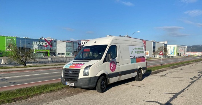 Aufnahme eiens Lieferwagens der im Betrugsverdacht stehenden Firma 123-Transporter
