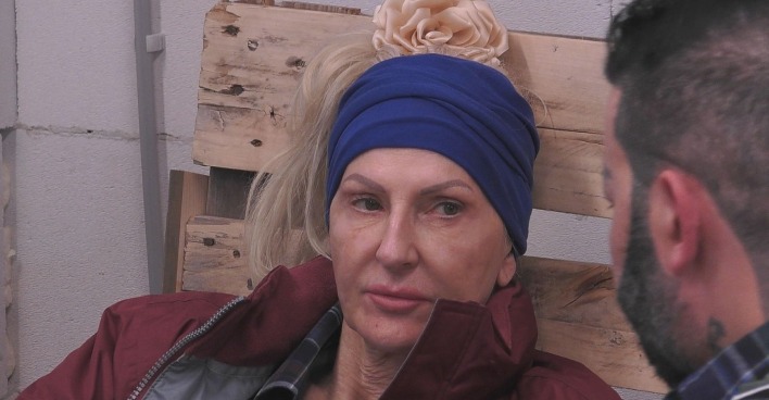 Désirée Nick mit blauem Stirnband
