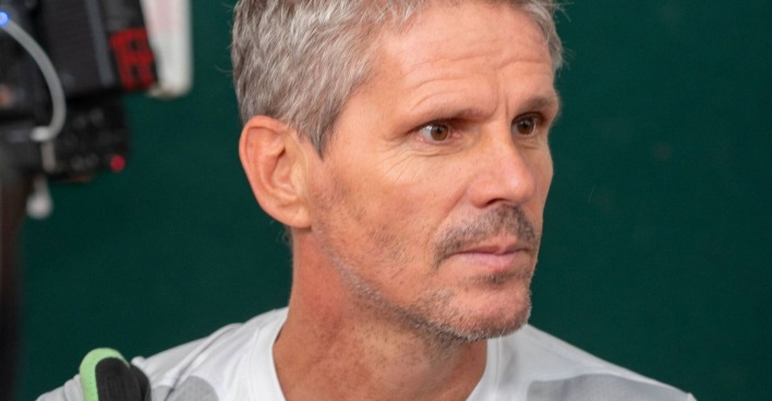 Dietmar Kühbauer blickt konzentriert – neuer Cheftrainer des LASK.