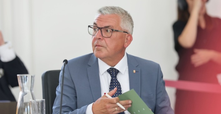 Der 60-Jährige wird aktuell auf der Intensivstation behandelt.