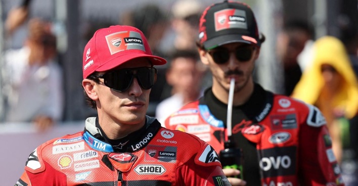 Moto-GP-Pilot Marc Marquez während eines Rennens in Indonesien im Rennanzug seines Teams Ducati