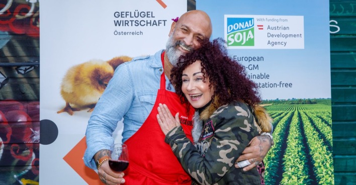 "Mausi" Lugner und Begleitung