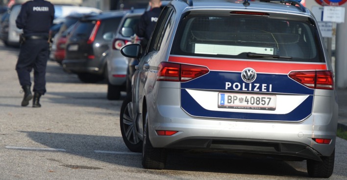 Ein gestohlenes Parfum führte die Polizei in Kittsee zu zwei Tätern.