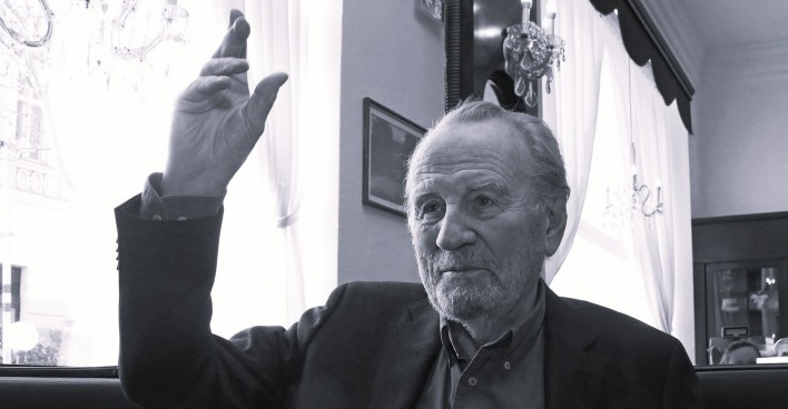 Interview des Kurier mit Burgschauspieler Rudolf Melichar im Cafe Dommayer in der Dommayergasse 1 in Wien-Hitzing am 14.02.2018